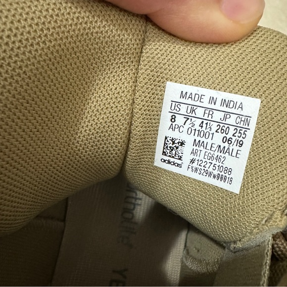 Yeezy boots - Picture 8 of 8